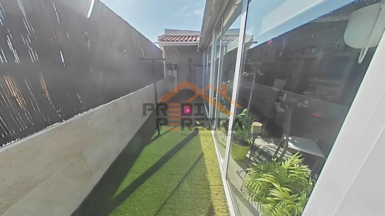 Moradia T3 para Venda em Pontinha e Famões Foto 44