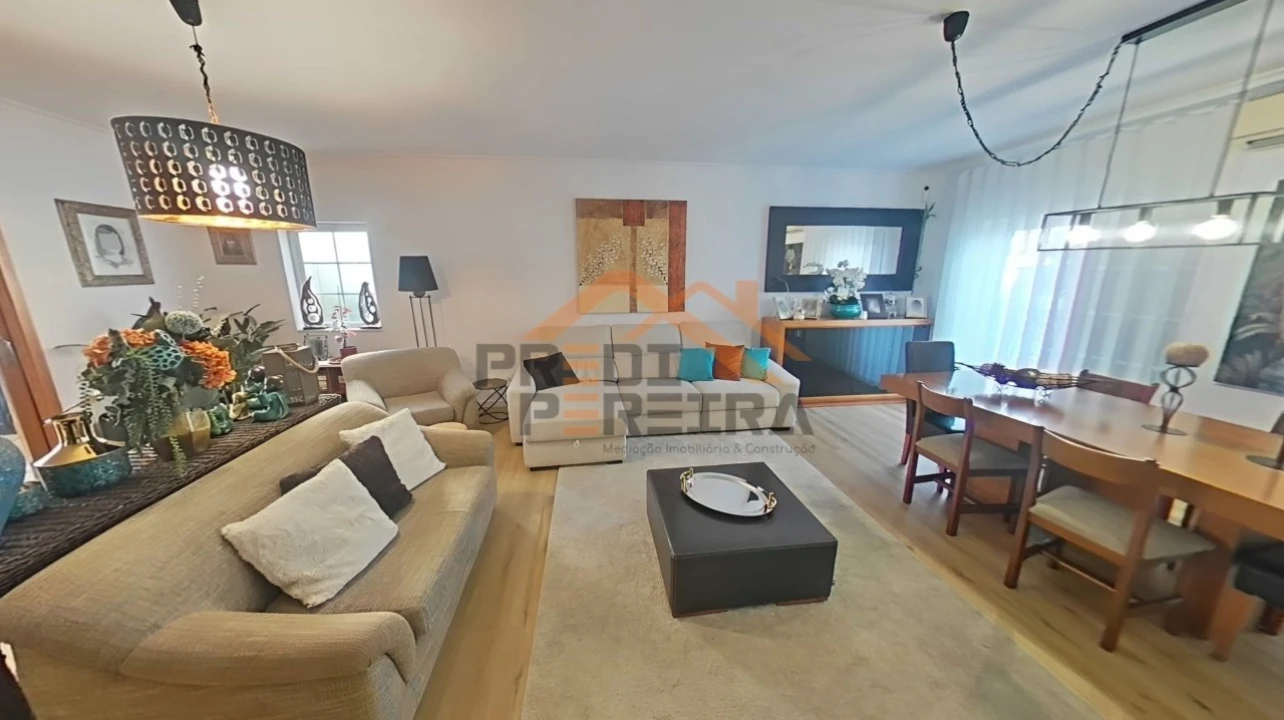 Moradia T3 para Venda em Pontinha e Famões Foto 1