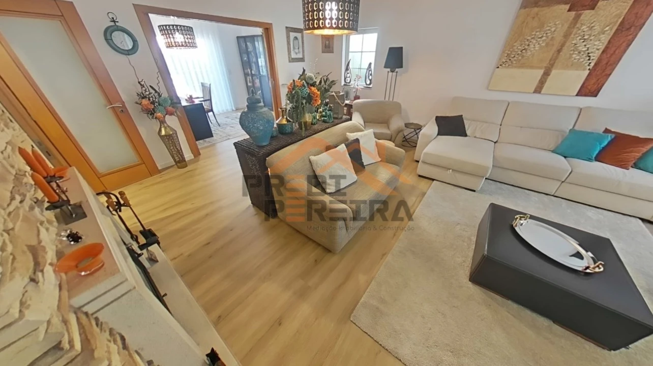 Moradia T3 para Venda em Pontinha e Famões Foto 9