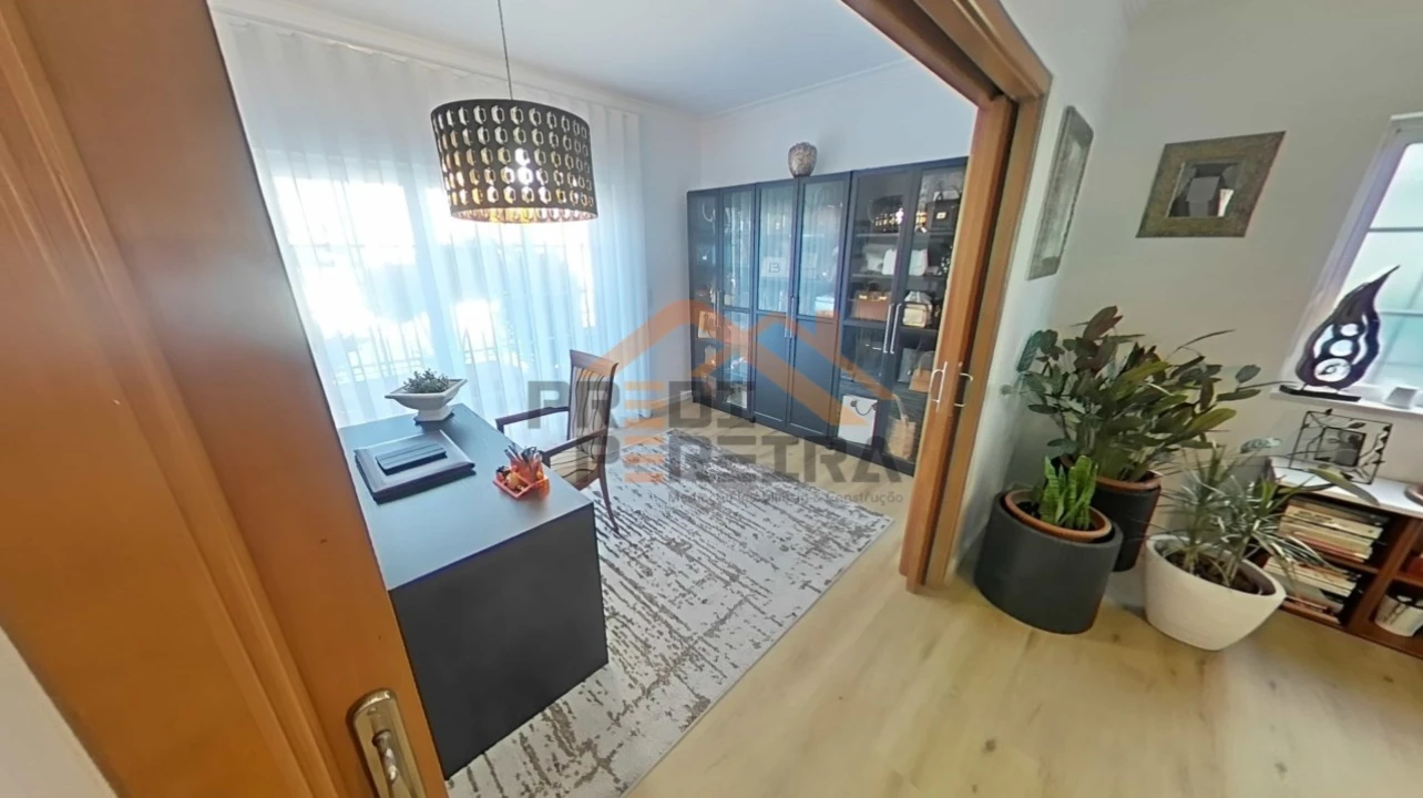 Moradia T3 para Venda em Pontinha e Famões Foto 16