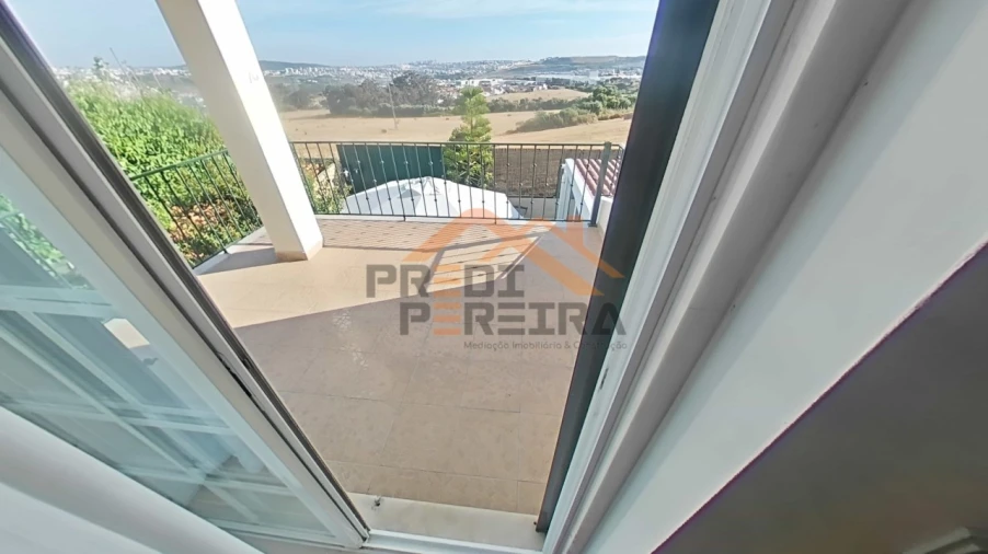 Moradia T3 para Venda em Pontinha e Famões Foto 50