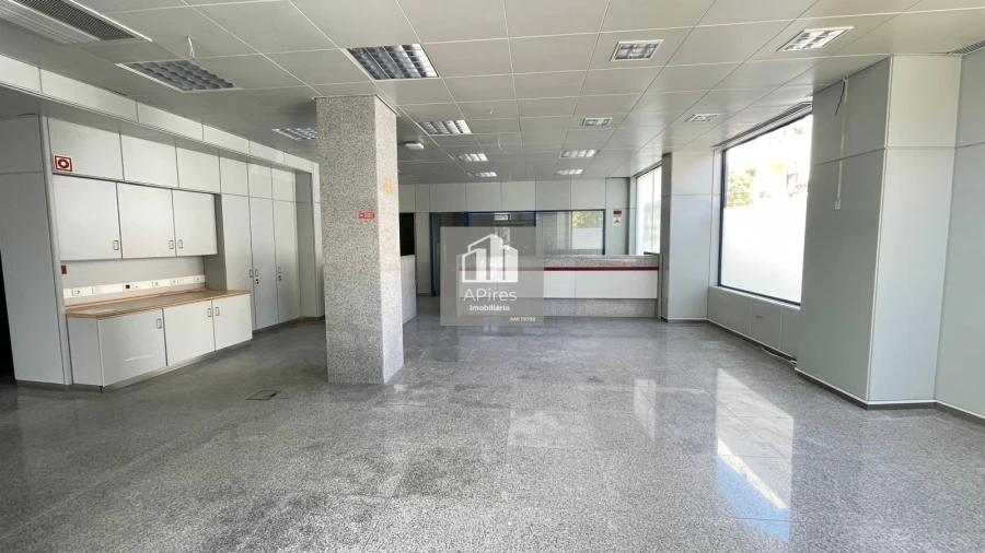 Loja para Venda em Costa da Caparica