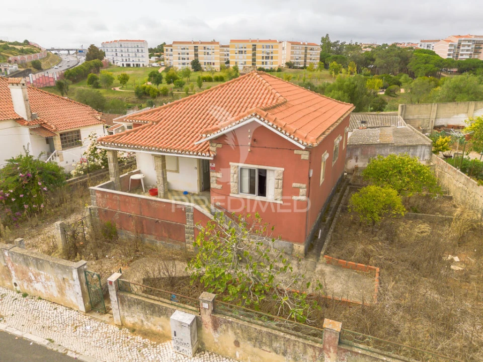 Moradia T4 para Venda em Rio de Mouro Foto 1