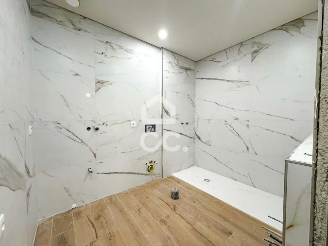 Apartamento T4 para Venda em Viseu Foto 17