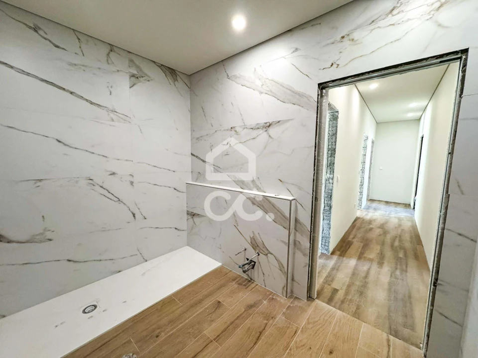 Apartamento T4 para Venda em Viseu Foto 18