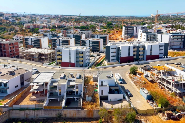 Moradia T4 para Venda em Alvor Foto 14