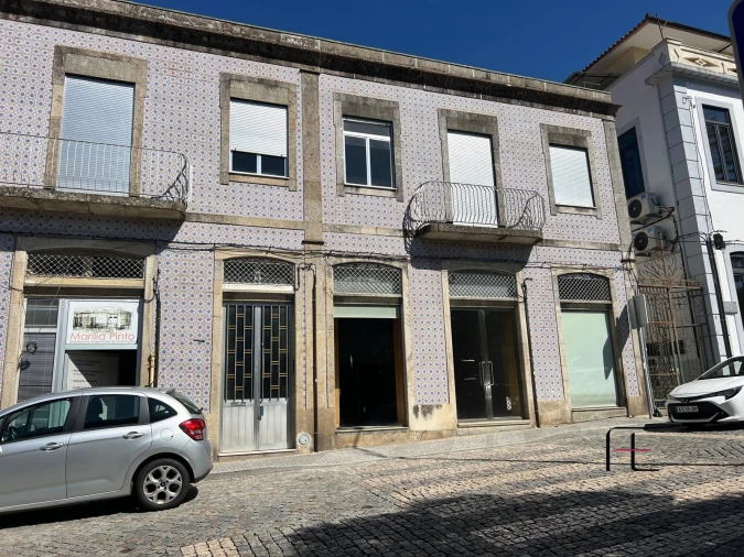 Prédio para Venda em Peso da Régua e Godim Foto 2