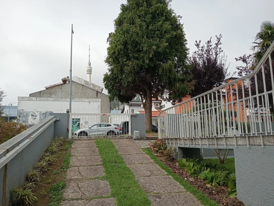 Moradia T4 para Venda em Oliveira do Douro Foto 3