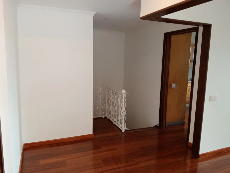 Moradia T4 para Venda em Oliveira do Douro Foto 12