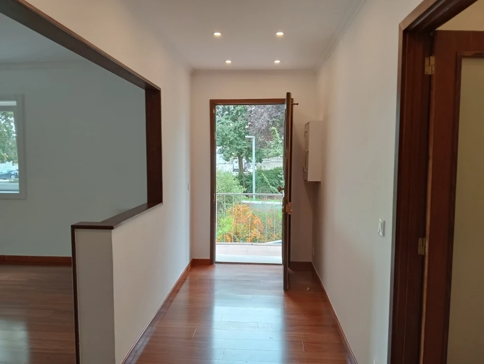 Moradia T4 para Venda em Oliveira do Douro Foto 13