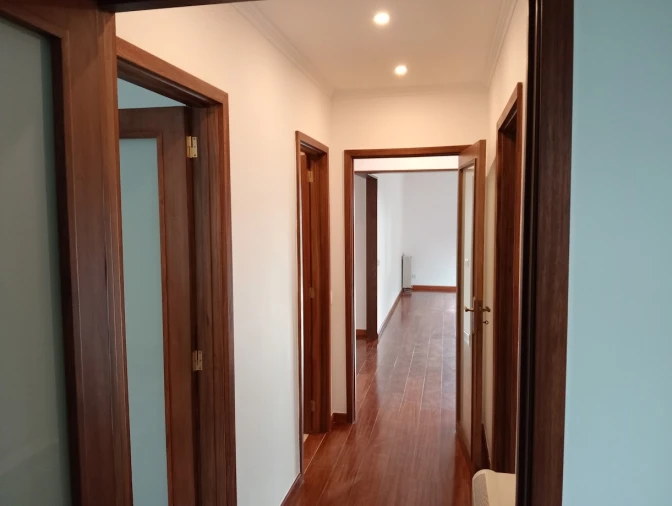 Moradia T4 para Venda em Oliveira do Douro Foto 30