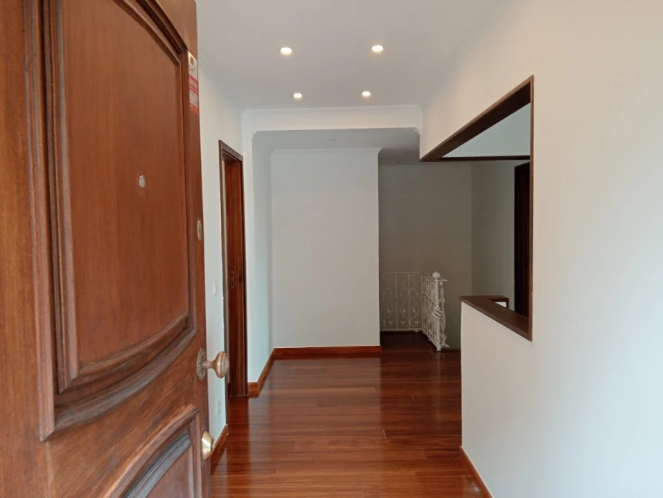 Moradia T4 para Venda em Oliveira do Douro Foto 10