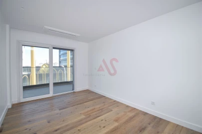 Apartamento T3 para Venda em Pontinha e Famões