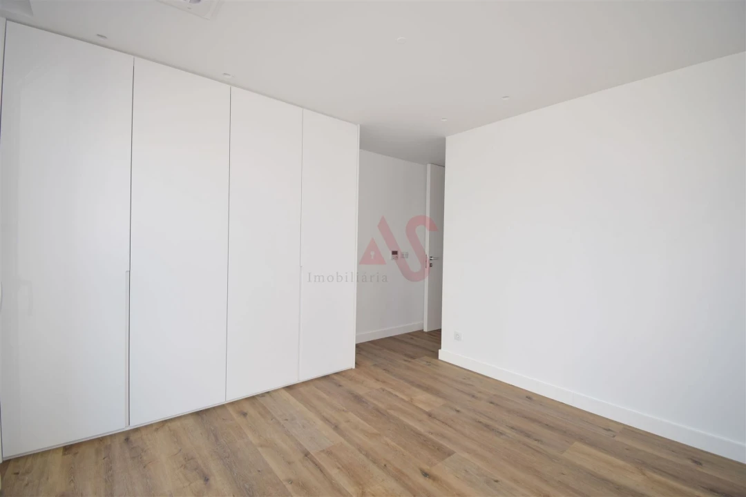 Apartamento T3 para Venda em Pontinha e Famões Foto 25