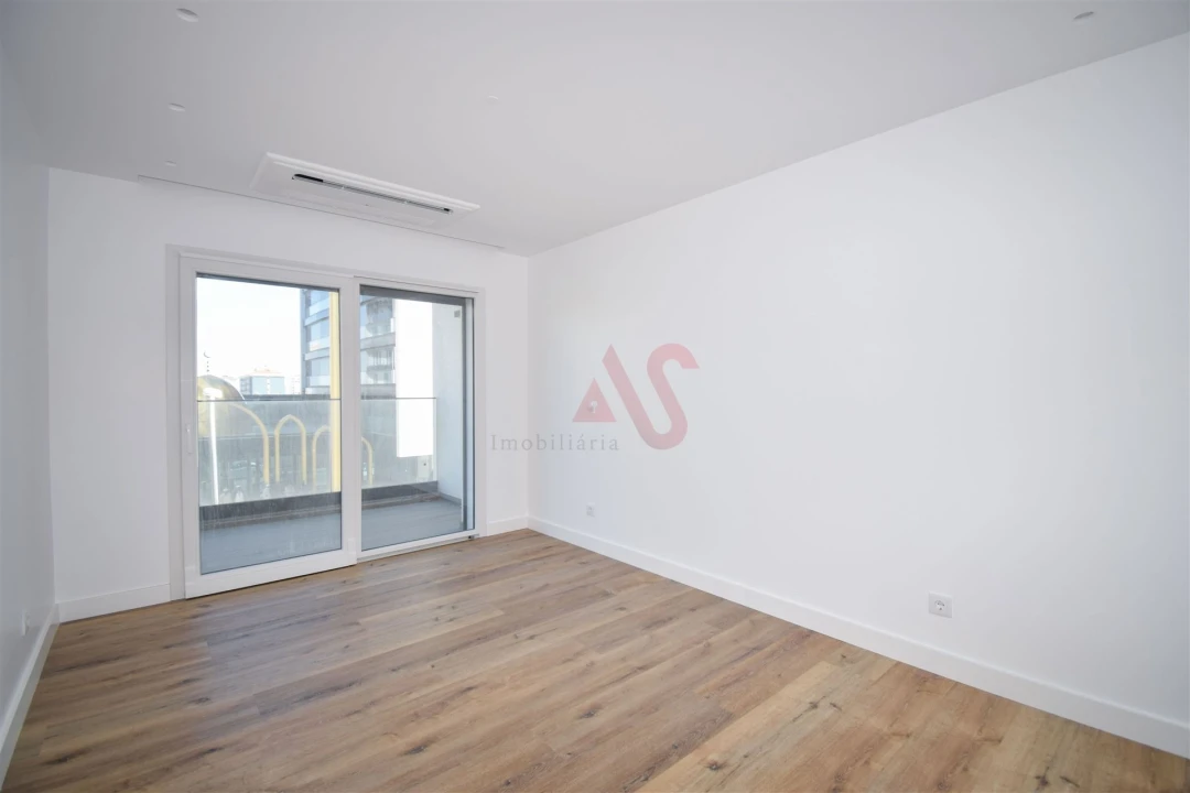 Apartamento T3 para Venda em Pontinha e Famões Foto 14
