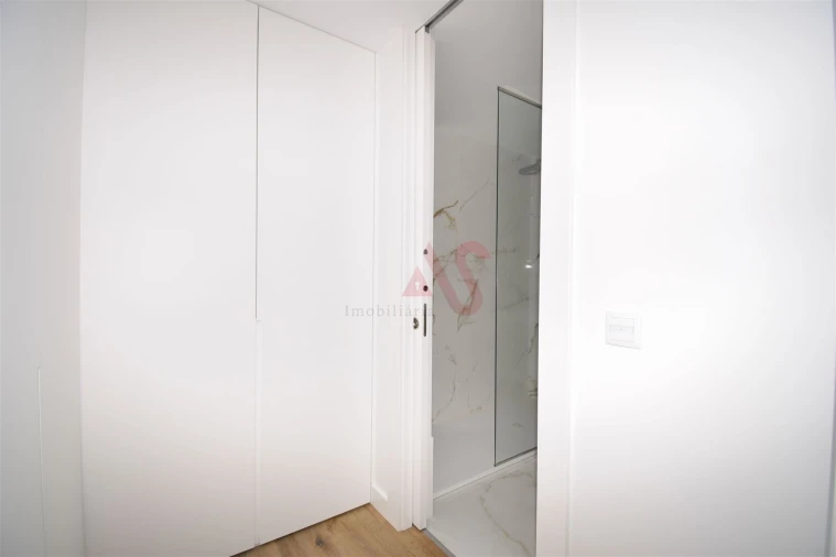 Apartamento T3 para Venda em Pontinha e Famões Foto 16