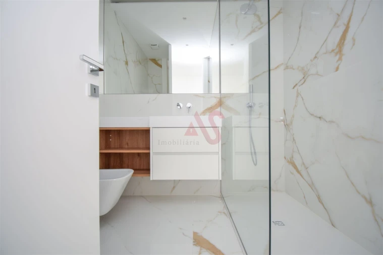 Apartamento T3 para Venda em Pontinha e Famões Foto 18