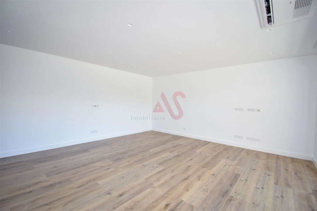 Apartamento T3 para Venda em Pontinha e Famões Foto 12