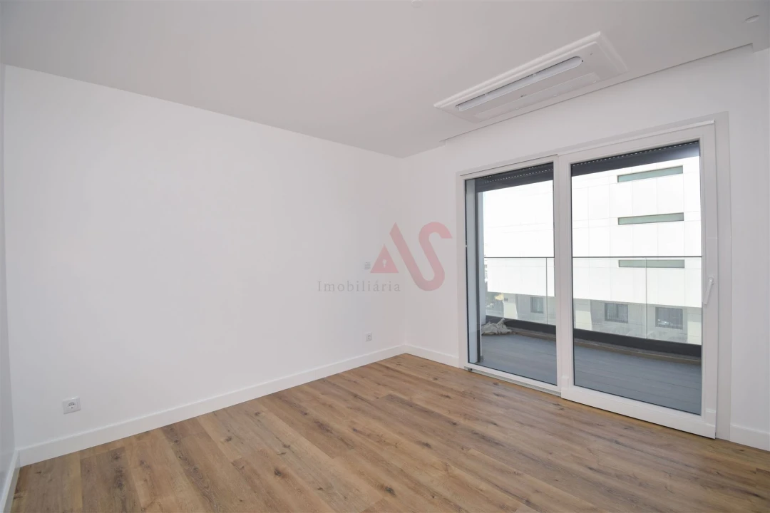 Apartamento T3 para Venda em Pontinha e Famões Foto 24