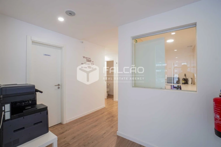 Escritório para Venda em Sacavém e Prior Velho Foto 8