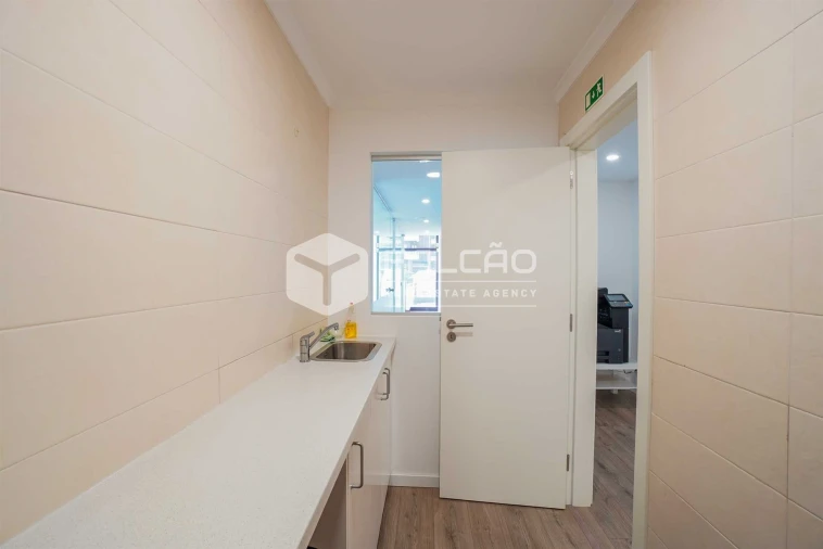 Escritório para Venda em Sacavém e Prior Velho Foto 12