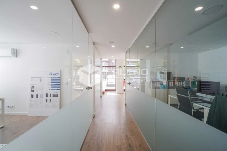 Escritório para Venda em Sacavém e Prior Velho Foto 11