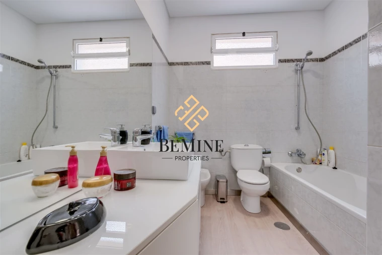 Moradia T3 para Venda em Camara de Lobos Foto 13