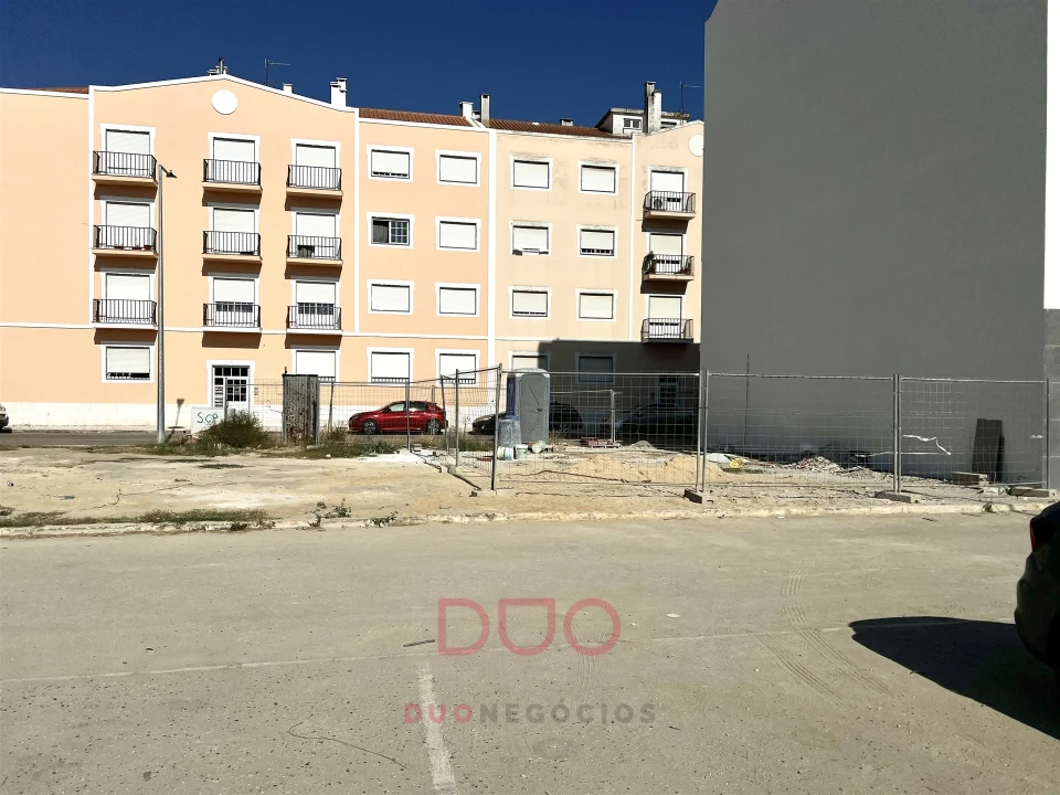 Terreno para Venda em Pinhal Novo Foto 1