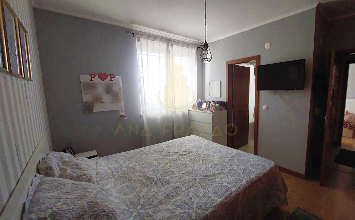 Apartamento T2 para Venda em Camarate, Unhos e Apelação Foto 13