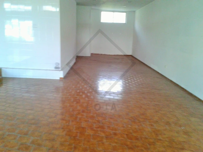 Loja para Venda em Nogueira e Silva Escura