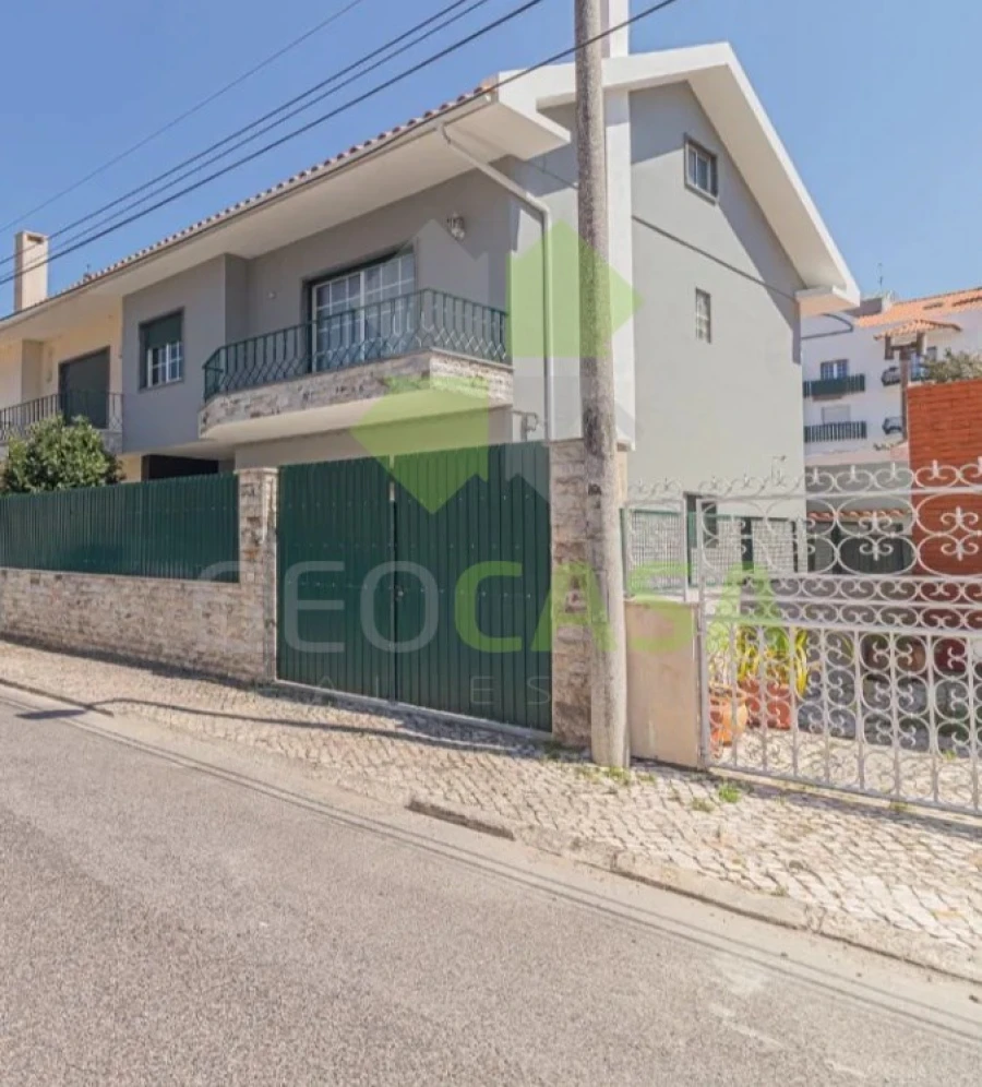 Moradia T4 para Venda em Algueirão-Mem Martins