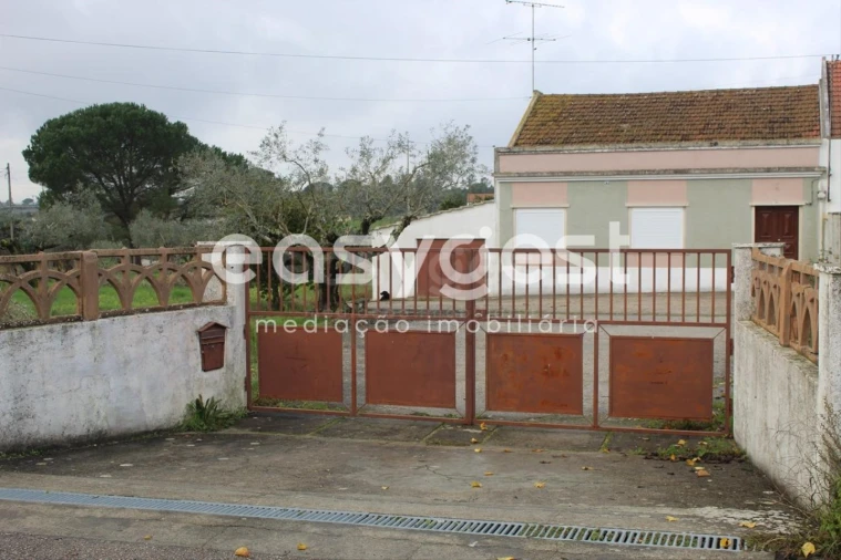 Moradia T3 para Venda em Casais e Alviobeira Foto 2