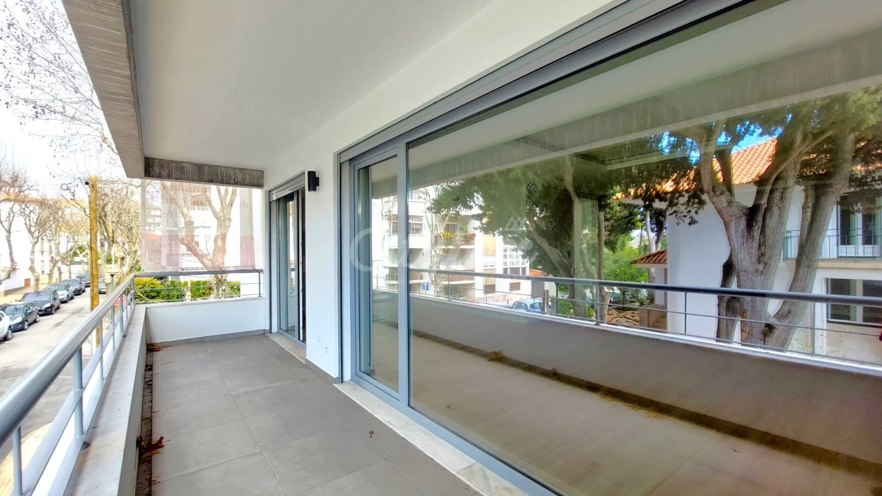 Apartamento T3 para Venda em Carcavelos e Parede Foto 1