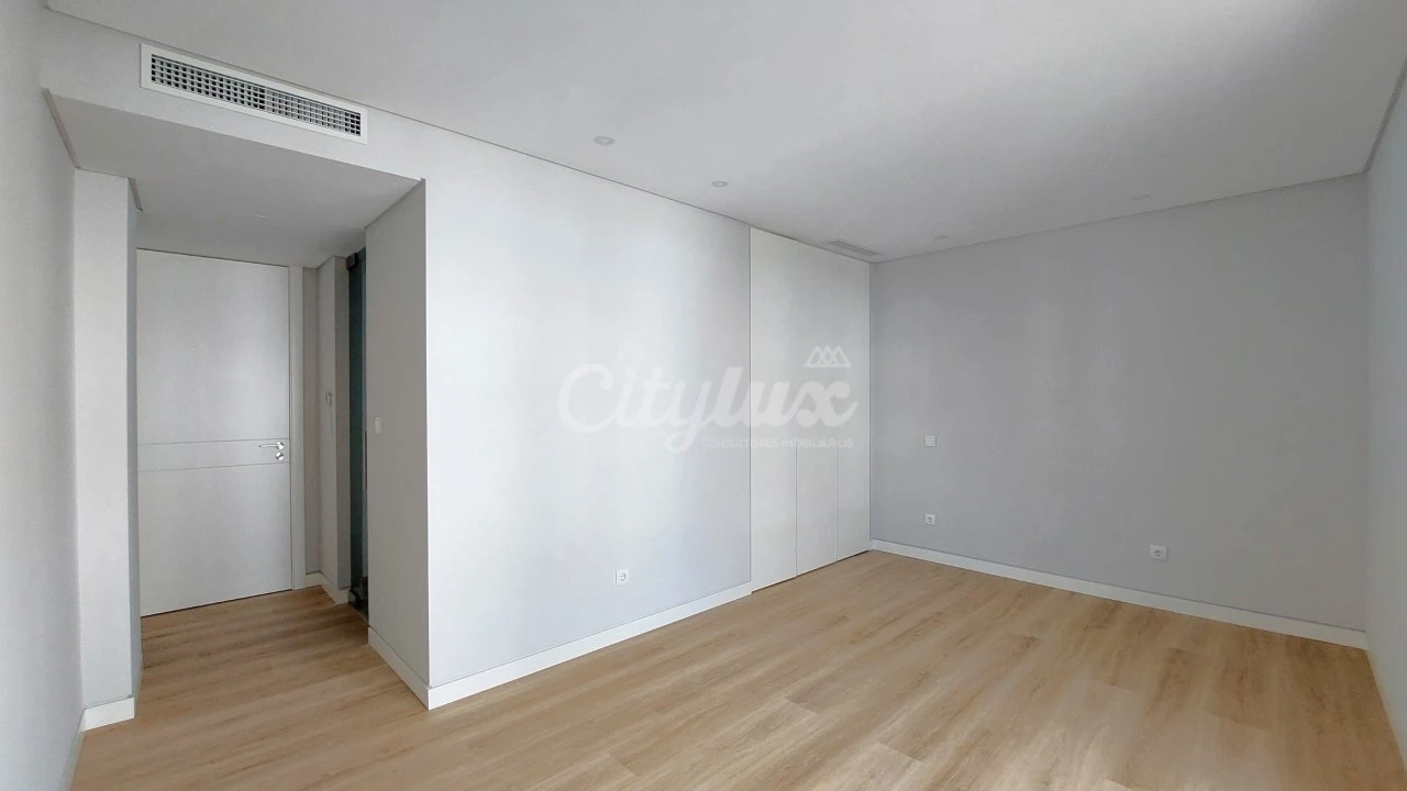 Apartamento T3 para Venda em Carcavelos e Parede Foto 18