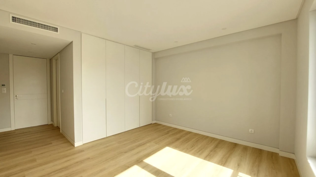 Apartamento T3 para Venda em Carcavelos e Parede Foto 29