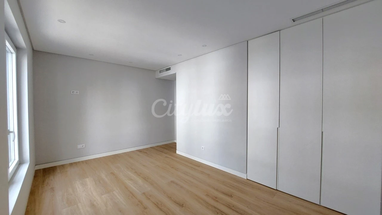 Apartamento T3 para Venda em Carcavelos e Parede Foto 17