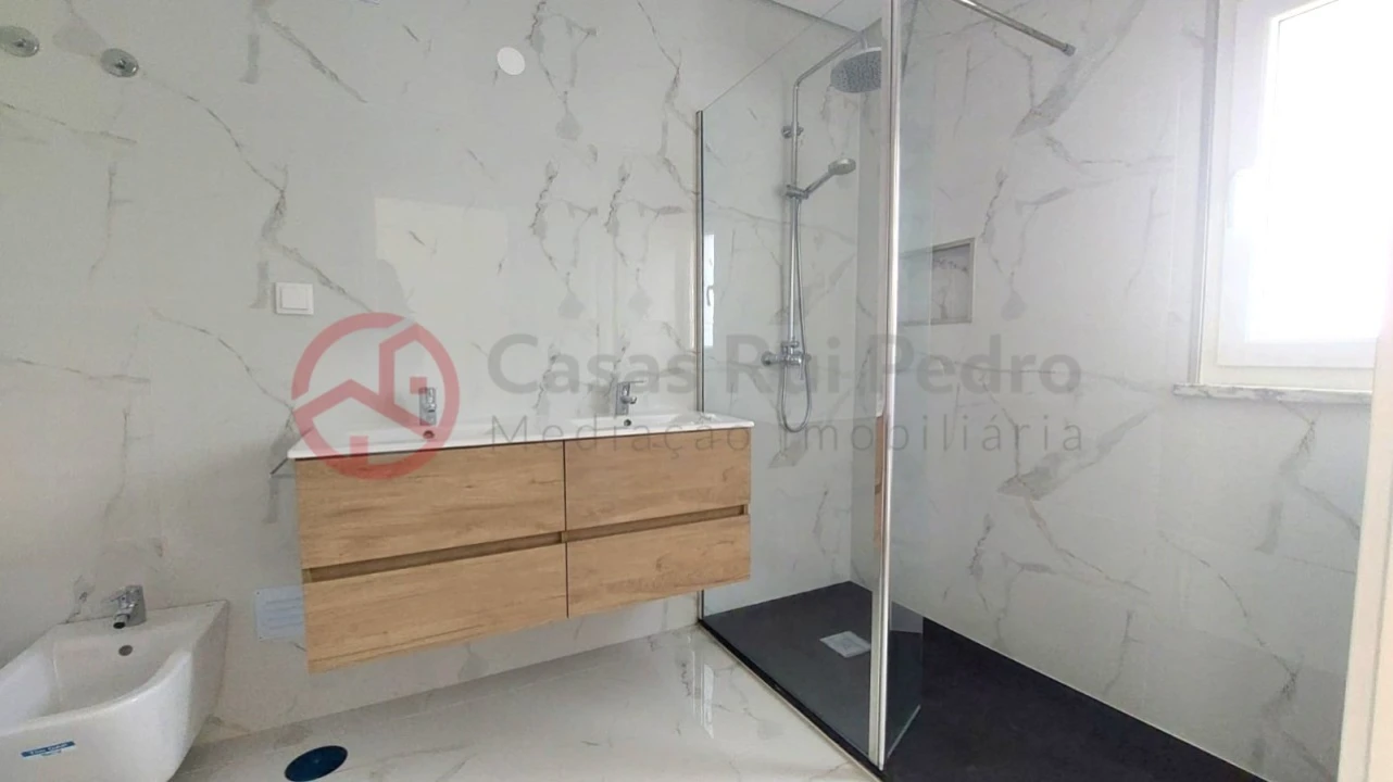Moradia T4 para Venda em Quinta do Anjo Foto 8