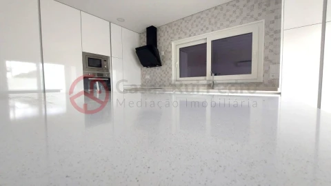 Moradia T4 para Venda em Quinta do Anjo