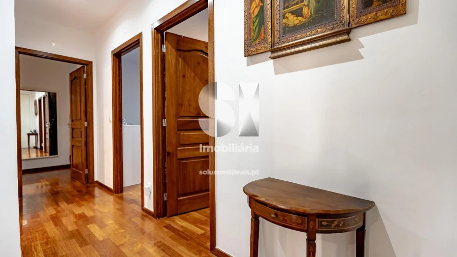 Apartamento T4 para Venda em Santo Antonio dos Olivais Foto 9