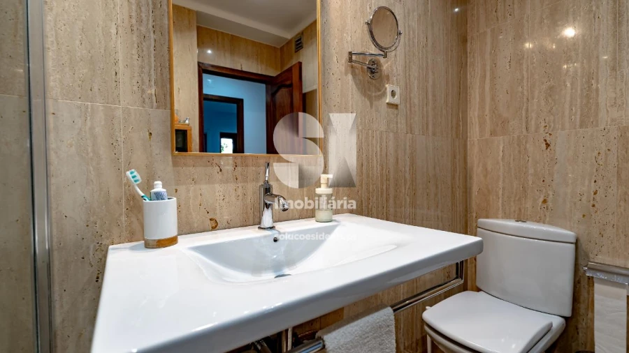 Apartamento T4 para Venda em Santo Antonio dos Olivais Foto 19