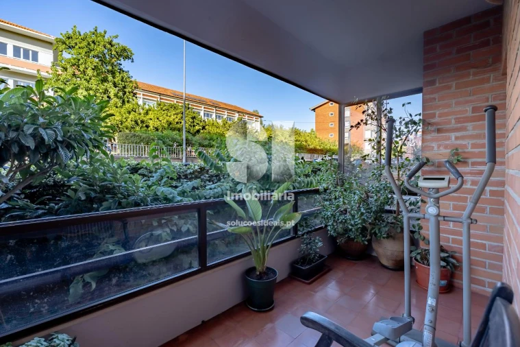 Apartamento T4 para Venda em Santo Antonio dos Olivais Foto 12