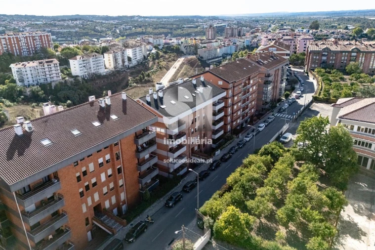 Apartamento T4 para Venda em Santo Antonio dos Olivais Foto 30