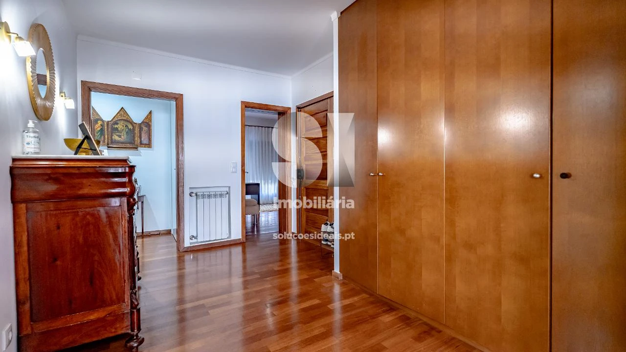 Apartamento T4 para Venda em Santo Antonio dos Olivais Foto 10