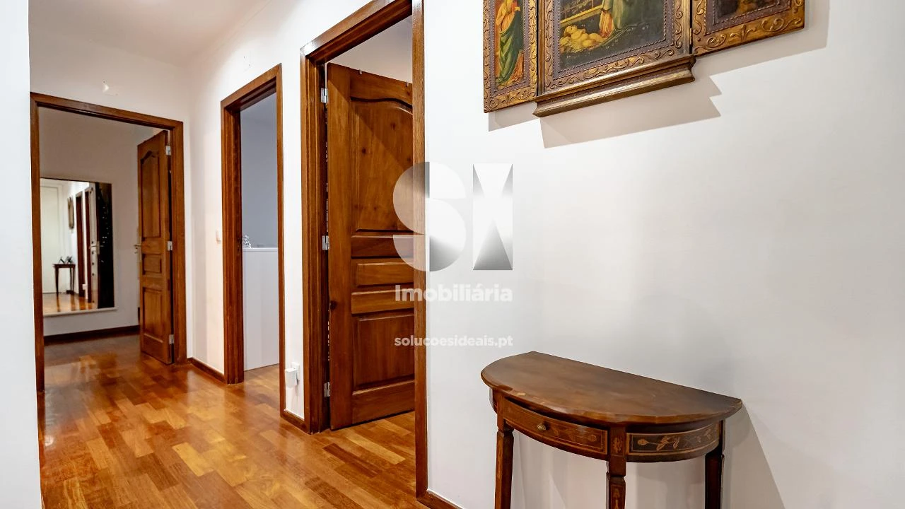 Apartamento T4 para Venda em Santo Antonio dos Olivais Foto 9