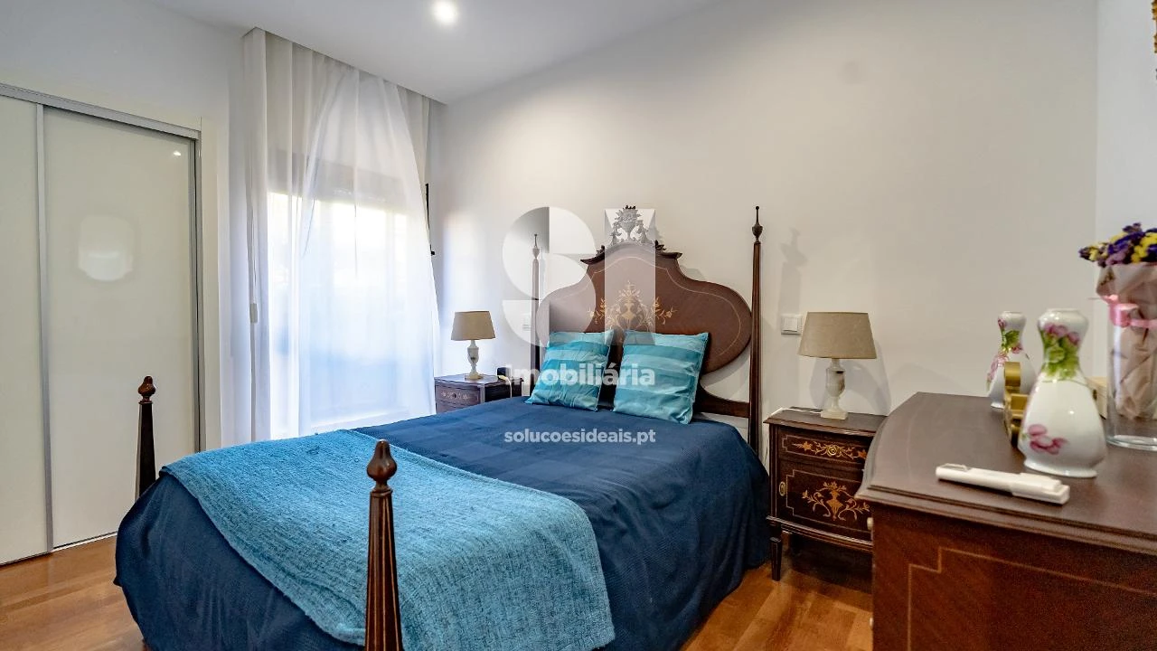 Apartamento T4 para Venda em Santo Antonio dos Olivais Foto 22