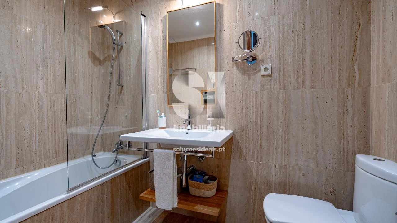 Apartamento T4 para Venda em Santo Antonio dos Olivais Foto 18