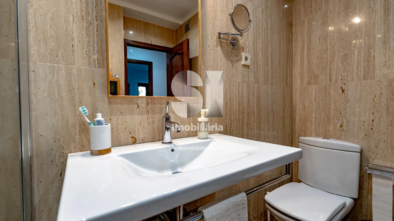 Apartamento T4 para Venda em Santo Antonio dos Olivais Foto 19