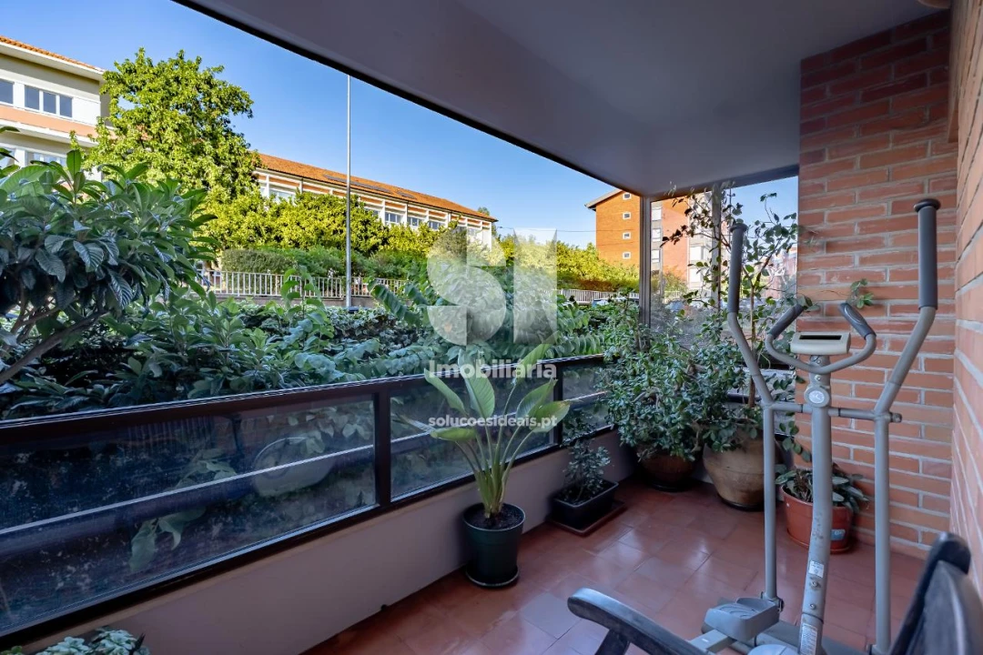 Apartamento T4 para Venda em Santo Antonio dos Olivais Foto 12