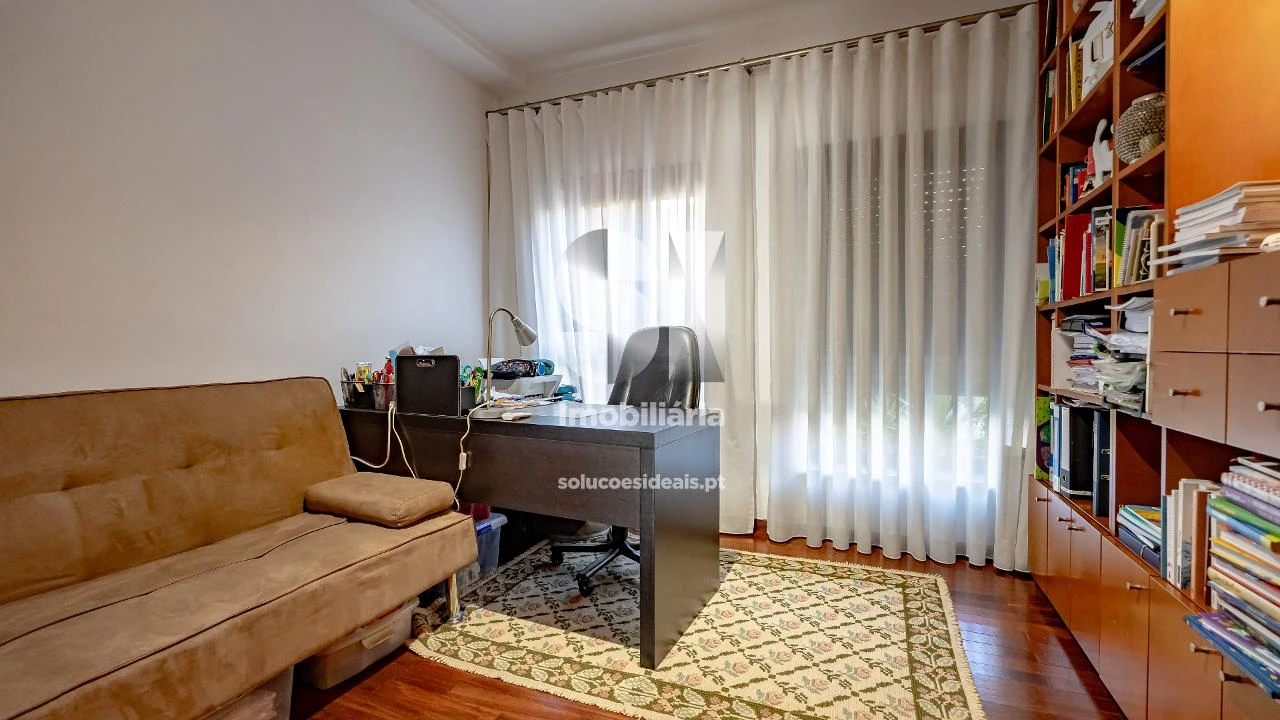 Apartamento T4 para Venda em Santo Antonio dos Olivais Foto 23