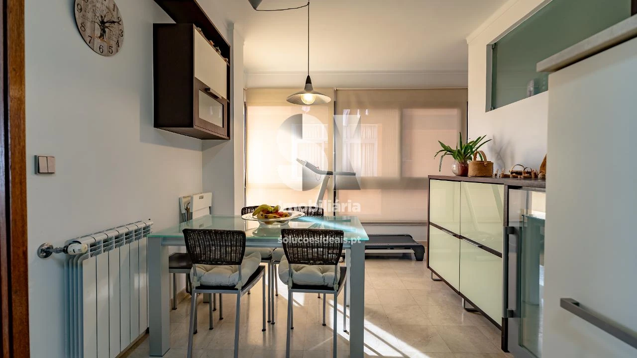 Apartamento T4 para Venda em Santo Antonio dos Olivais Foto 14